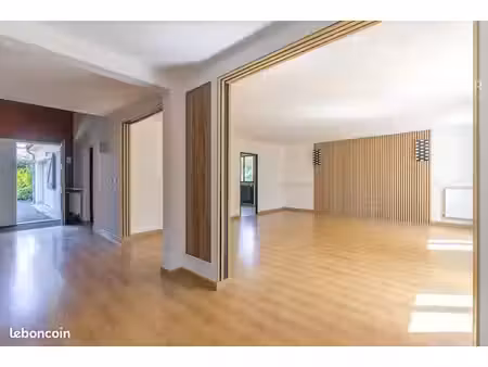 maison 7 pièces 229 m²
