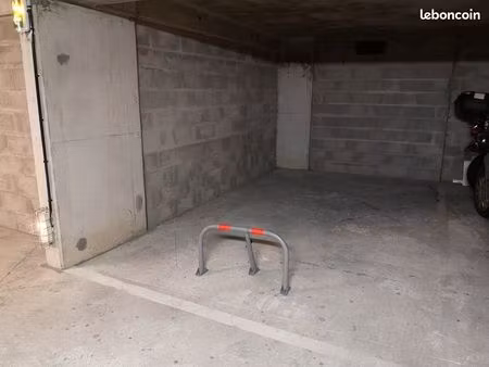 parking souterrain couvert dans résidence sécurisée