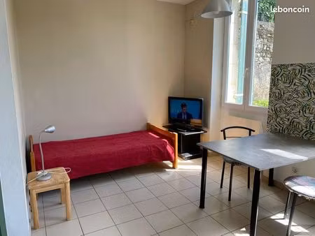 studio meublé dans le centre de saint ciers