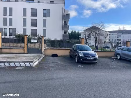 parking a proximité de la gare - centre ville