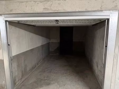 grand garage à louer