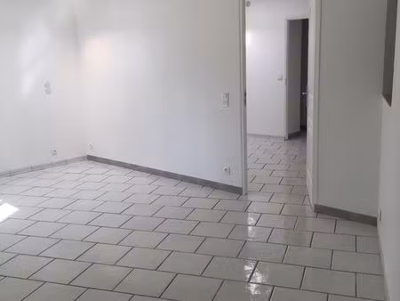 logement t2 avec cour
