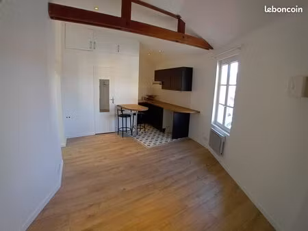 location 2 pièces meublé refait à neuf - centre ville - première occupation