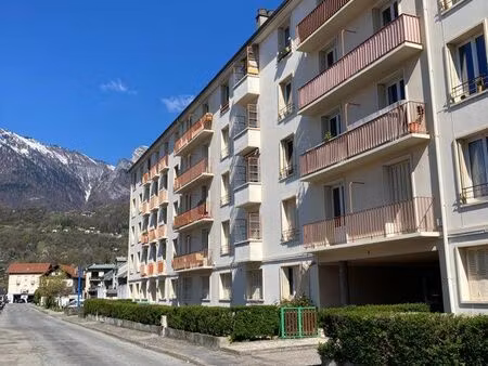 location t1  albertville