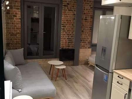 exceptionnel 2 pièces meublé + terrasse privative de 16 m2 au 18 rue des roses 75018  situ