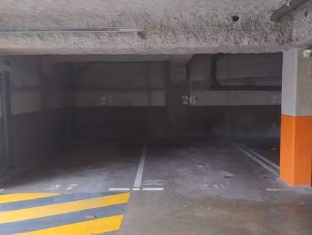 place parking couverte & sécurisée - convient van