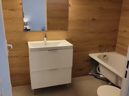 urgent - studio entièrement rénové – emplacement privilégié proche facultés