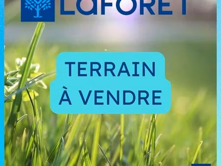 terrain 700 m² alata