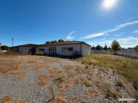 location local commercial de 450m² - avenue rotonde  capdenac-gare