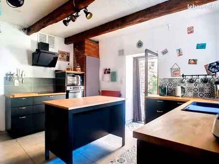 maison de village - rénovée - patio sans vis à vis - aguessac