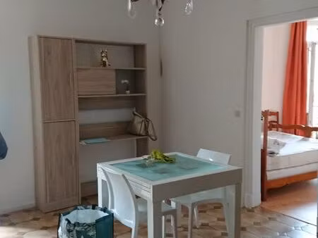 t2 meublé lumineux avec balcons – 45 m² – capdenac-gare
