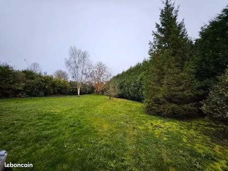 terrain 700 m² subles
