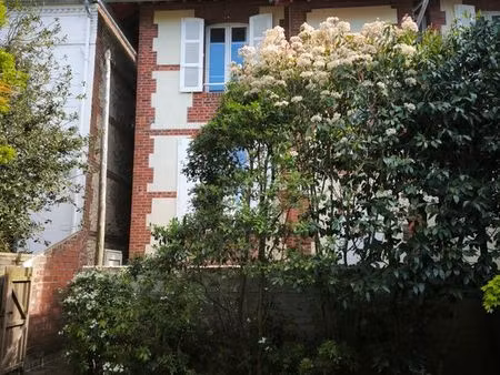 villa deauvillaise rénovée – 175m² – face à l'hippodrome – le luxe du