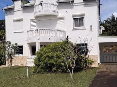 maison familiale avec appartement indépendant – petit-bourg – 174 m² sur terrain de 1050 m