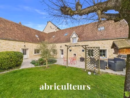 maison chaleureuse 7 pièces  210 m² avec grand jardin en plein centre de gallardon