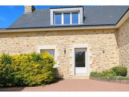 maison en pierre rénovée de 192 m² à plumergat