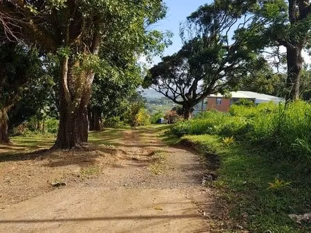 location: haut de villa à sainte-marie – vue panoramique sur trinité et sainte-marie ?