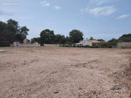 terrain 1 363 m² anais