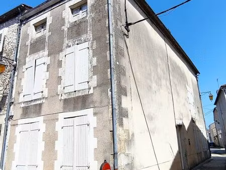 maison de ville 138m² - centre montbron