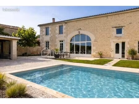 maison 8 pièces 217 m²