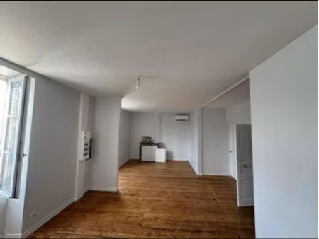 grand appartement rénové avec garage