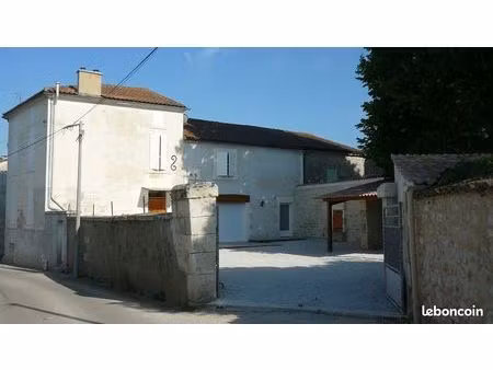 grande maison de village