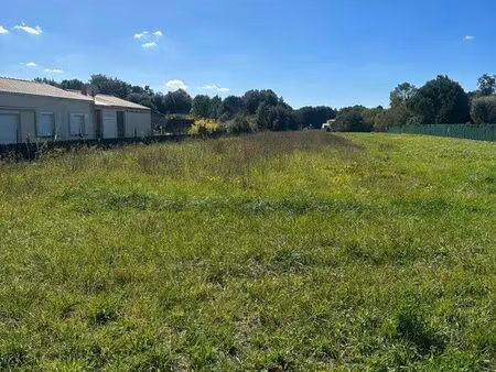 terrain 1880m2 proche saujon