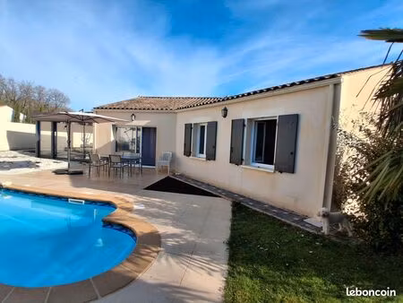 maison individuelle de 153 m2 avec piscine sur 947 m2 de terrain