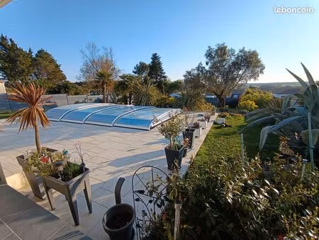 maison de plain-pied  piscine et jardin arboré  proche de royan  aucun travaux à prévoir