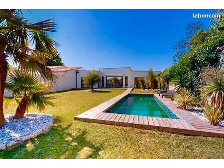 villa contemporaine récente 180 m2 (3 min de la rochelle)