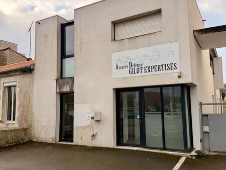 local avec vitrine/ bureaux tasdon 40m2