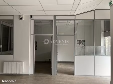 bureau 300 m²