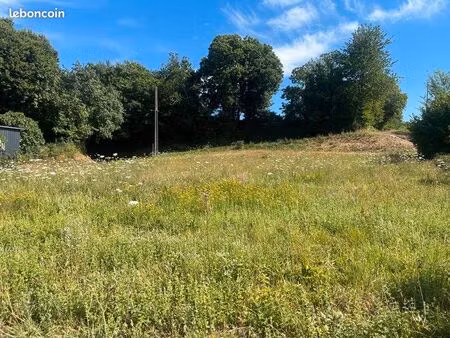terrain 1 326 m² lascaux