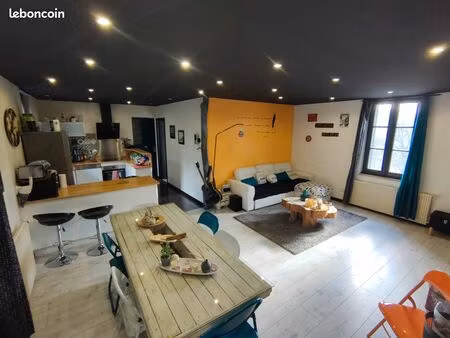 belle maison de ville avec terrasse et garages