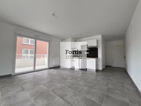 2 pièces avec balcon et parking-1ère location
