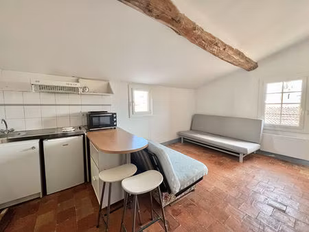 studio centre ville - dernier étage