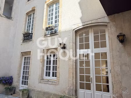 a vendre  studio au coeur du centre ville de bayeux.