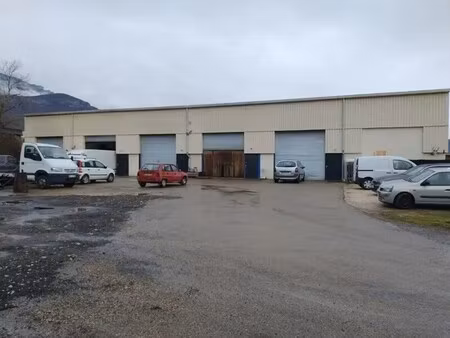 location entrepôt saint vincent de mercuze 38660 90m²