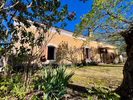 à vendre  maison en pierre d'environ 164m2 avec vue campagne à pujols (secteur recherché).