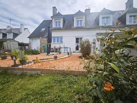 saint pierre de plesguen : vie de bourg & jardinage : belle maison 4 chambres avec garage.