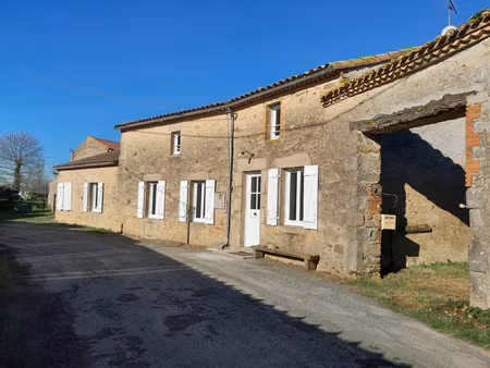 maison en village 81 m2  3 ch + 2 salle d'eau + garage + pet