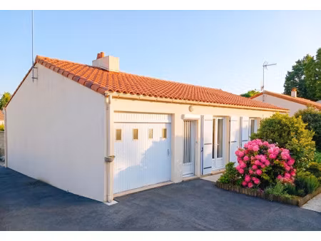 maison de plain-pied  trois chambre.