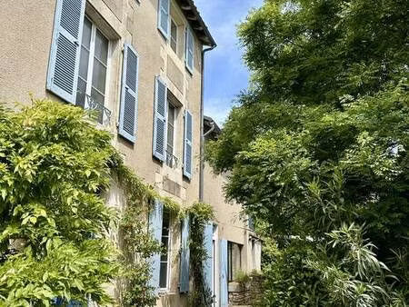 **charme et espace au cœur de montmorillon. maison 5 chambres + studio.** montmorillon  jo