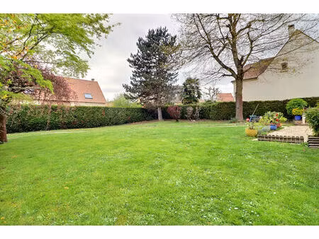 maison familiale 7 pièces à vendre à saint prix + garage + jardin.