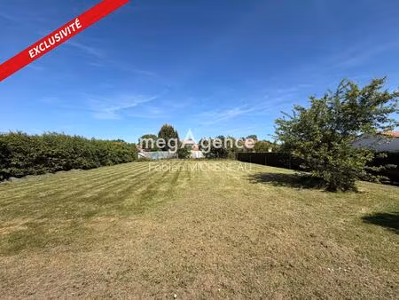 terrain constructible  loublande ( mauléon)  1152 m2