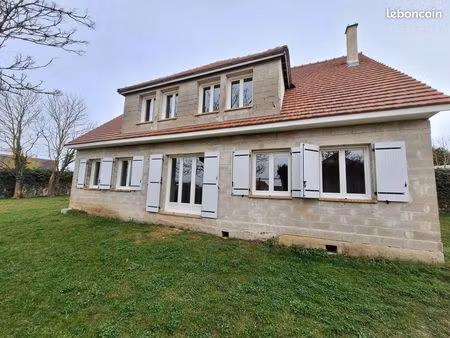 maison de ville clos sans vis-à-vis  200 m du centre ville