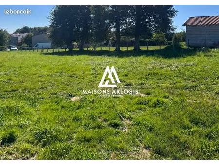 terrain 606 m² landouge
