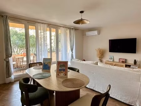 t4 rénové 90 m² avec terrasse + parking au calme – vauban