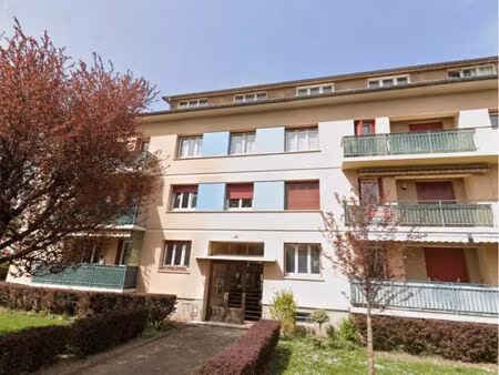 location studio meublé