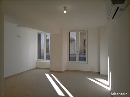 studio 1 pièce 27 m²